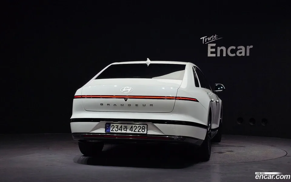 Hyundai Grandeur Hybrid 2023 — thumbnail 4