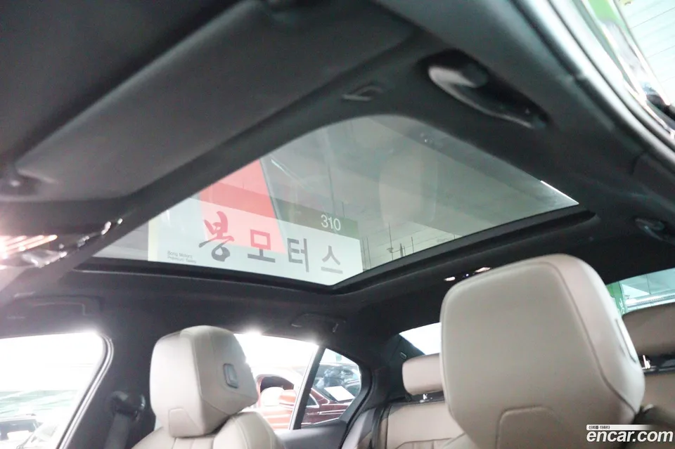 BMW 5 Series 520i M 2023 — thumbnail 2