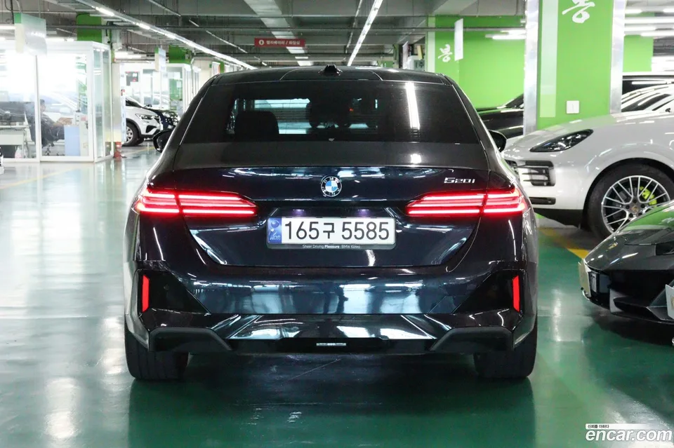 BMW 5 Series 520i M 2023 — thumbnail 3