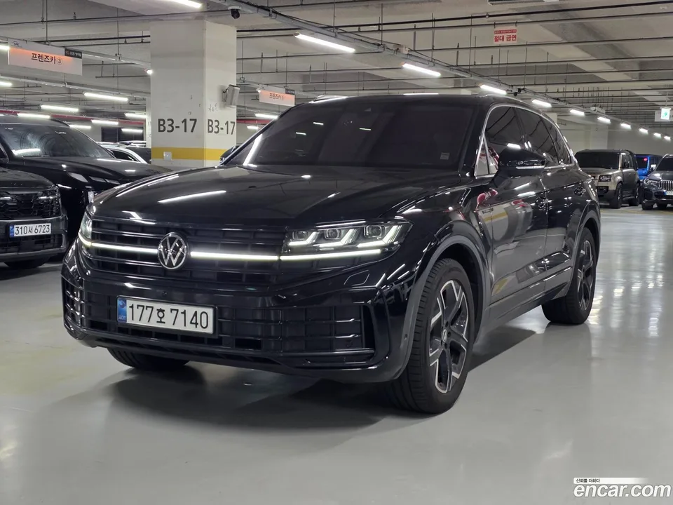 Volkswagen Touareg 3.0 TDI 2024 — photo 1, buy with delivery to Moscow