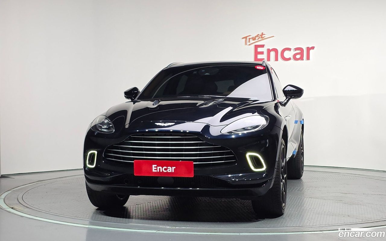 Aston Martin DBX 2023 — 3