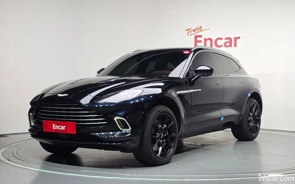 Aston Martin DBX 2023
