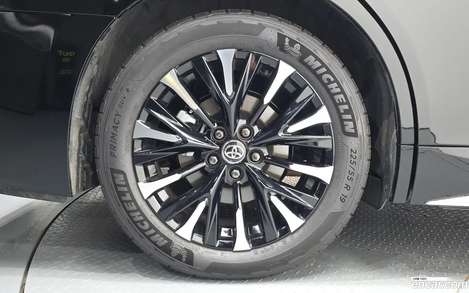 Toyota Alphard 2.5 HEV AWD 2025 — thumbnail 2