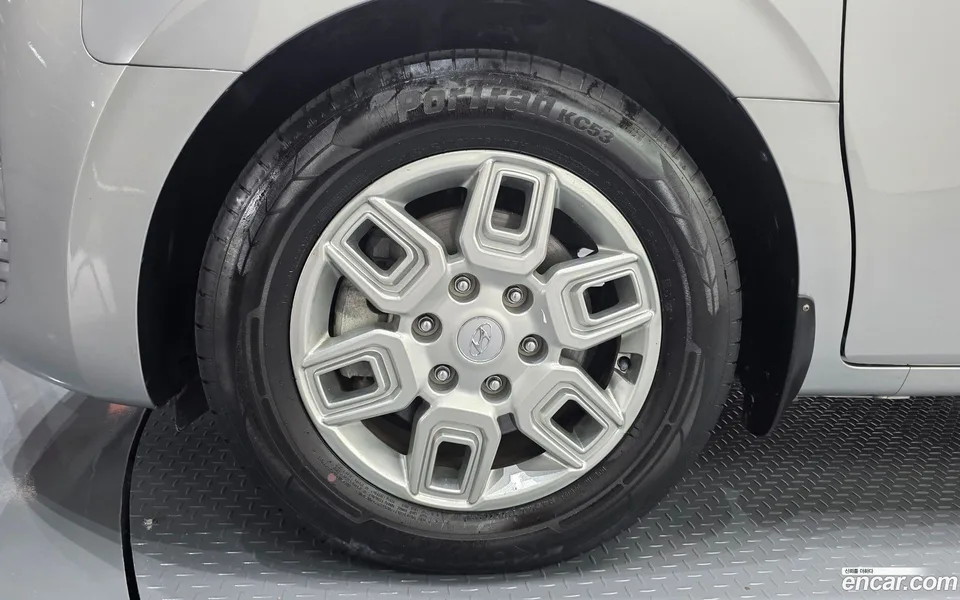 Hyundai Staria 5 2023 — thumbnail 2