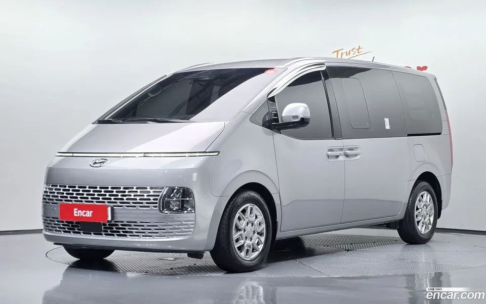 Hyundai Staria 5 2023 — photo 1, buy with delivery to Moscow