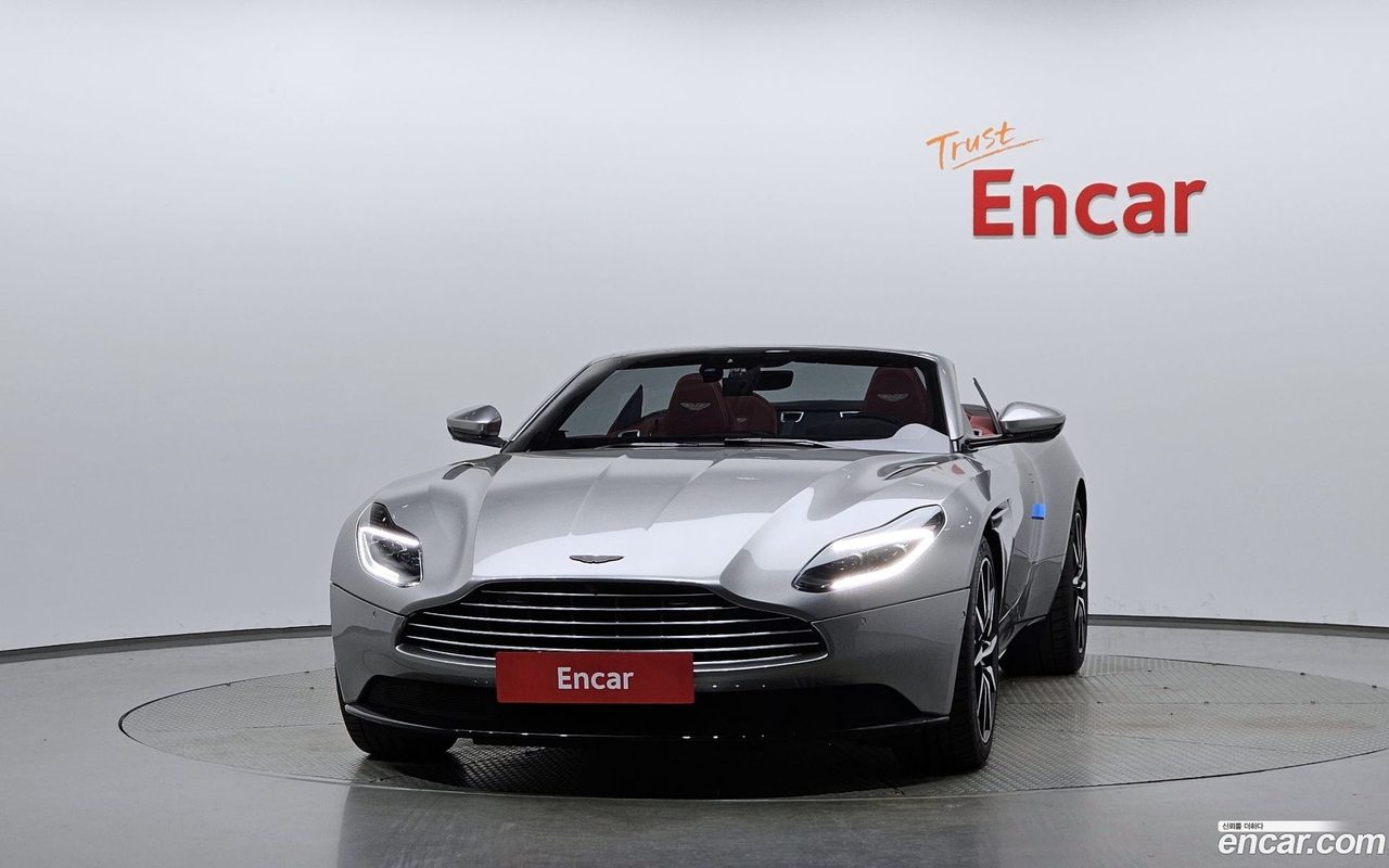 Aston Martin DB11 2023 — 3