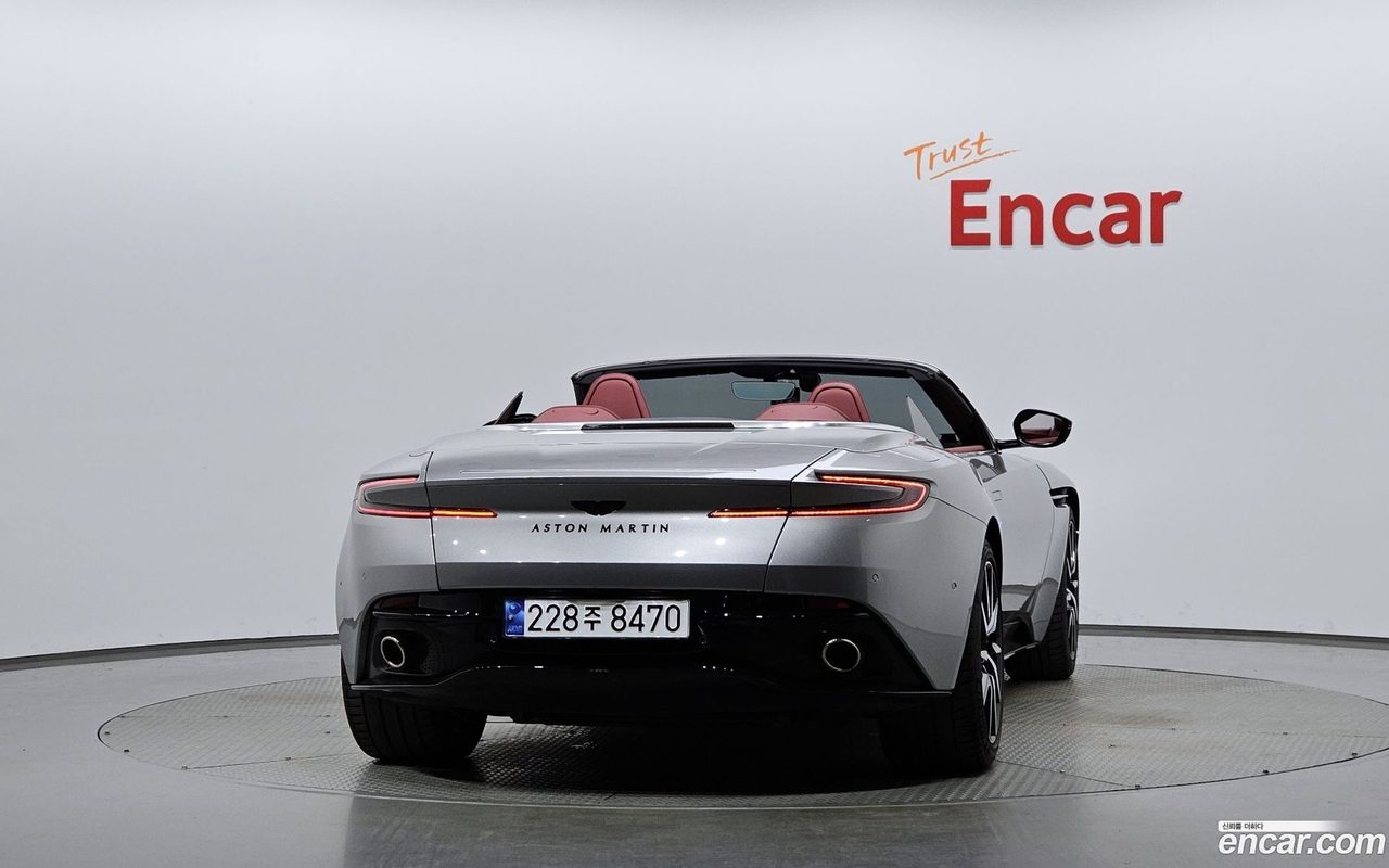 Aston Martin DB11 2023 — 4