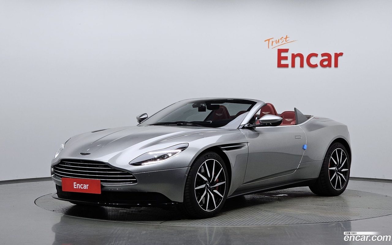 Aston Martin DB11 2023