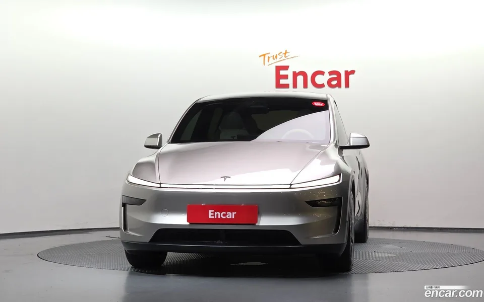 Tesla Model Y L AWD 2026 — thumbnail 3