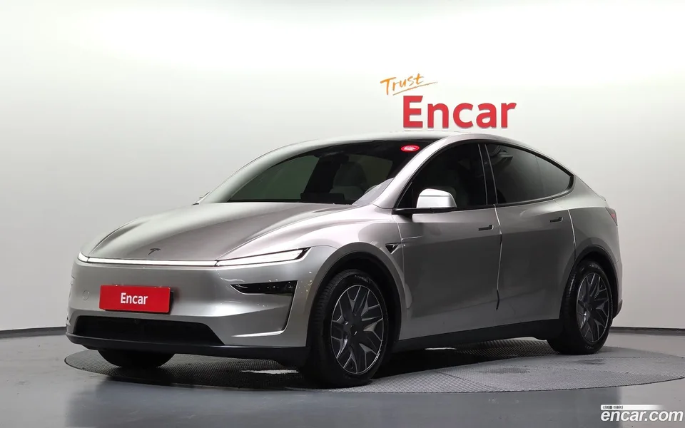 Tesla Model Y L AWD 2026 — photo 1, buy with delivery to Moscow