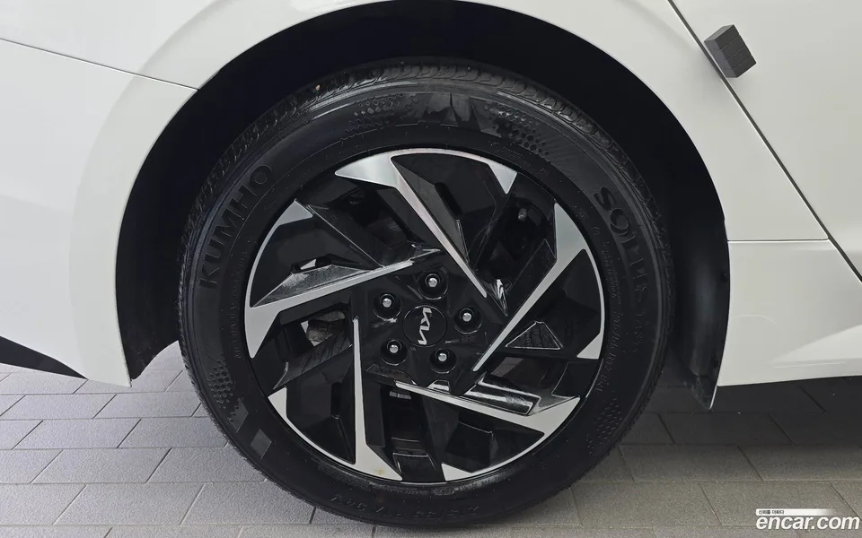 Kia K5 Hybrid 2024 — thumbnail 2