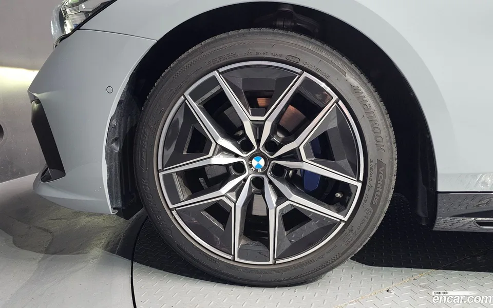 BMW 5 Series 520i M 2024 — thumbnail 2