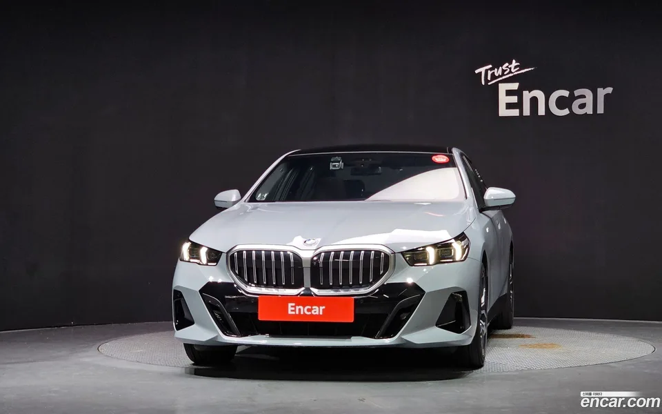 BMW 5 Series 520i M 2024 — thumbnail 3