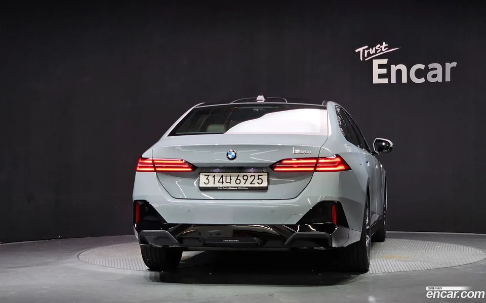BMW 5 Series 520i M 2024 — thumbnail 4