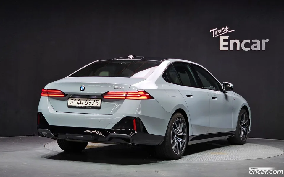 BMW 5 Series 520i M 2024 — photo 1, buy with delivery to Moscow