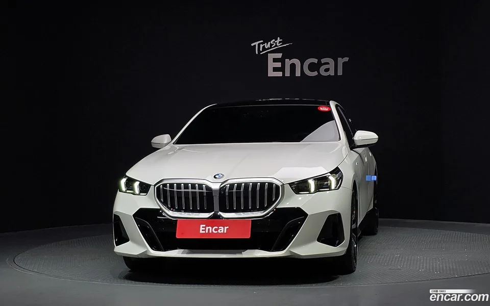 BMW 5 Series 530i xDrive M 2024 — thumbnail 3