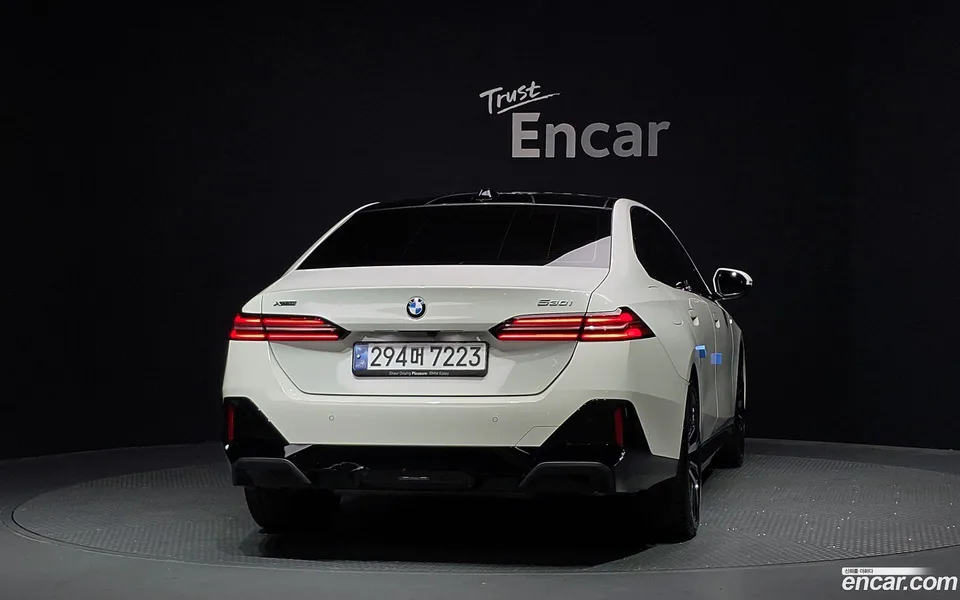 BMW 5 Series 530i xDrive M 2024 — thumbnail 4