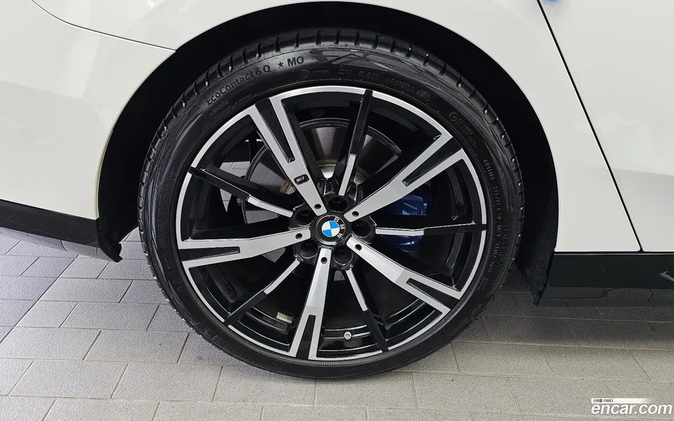 BMW 5 Series 530i xDrive M 2024 — thumbnail 5