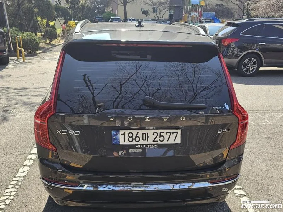 Volvo XC90 B6 2023 — thumbnail 4