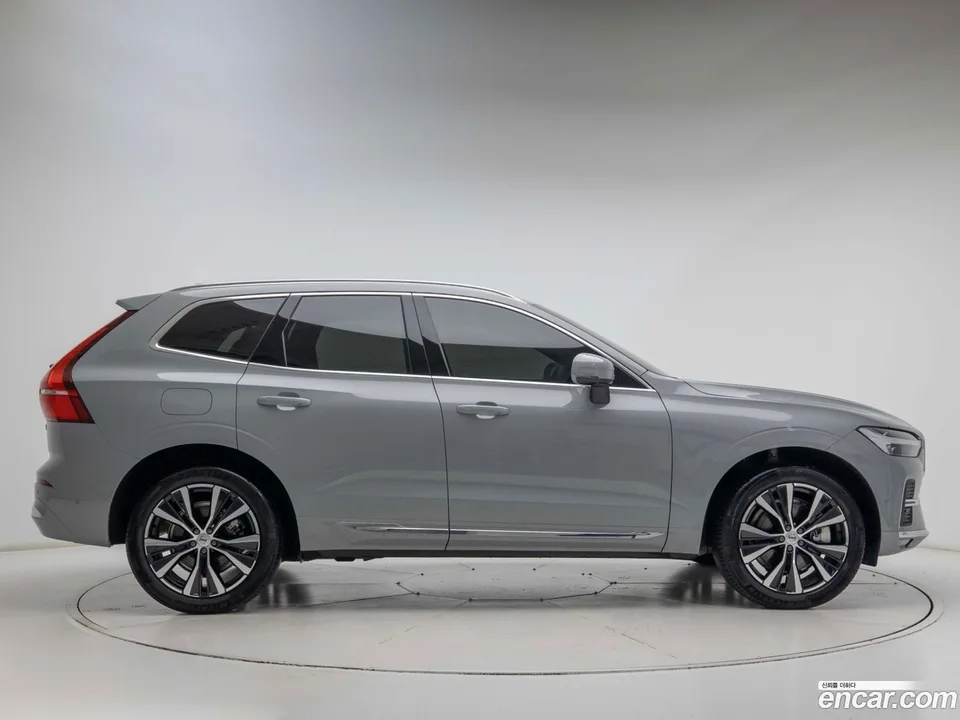 Volvo XC60 B6 2025 — thumbnail 2