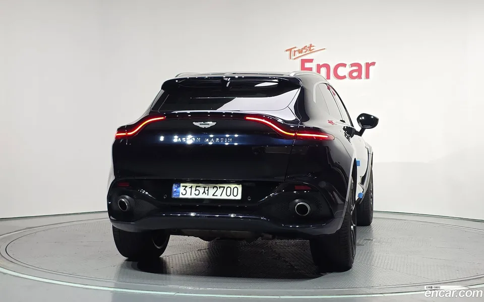 Aston Martin DBX 4.0 V8 2023 — миниатюра 4