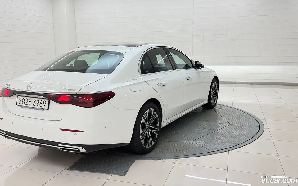 Mercedes-Benz E-Class E350e 4MATIC 2025 — миниатюра 2