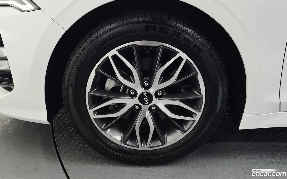 Kia K5 2.0 2023 — thumbnail 5