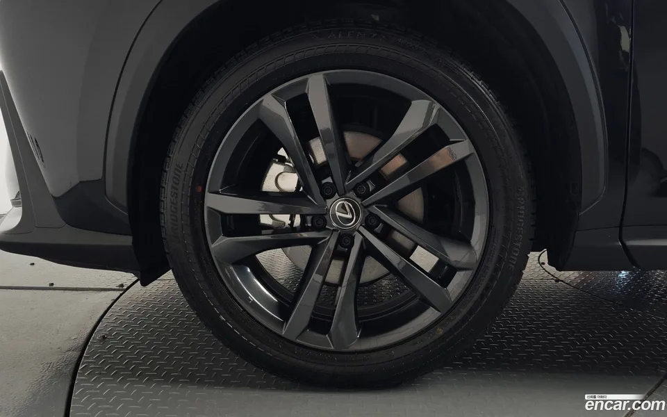Lexus NX 350h 2025 — thumbnail 5