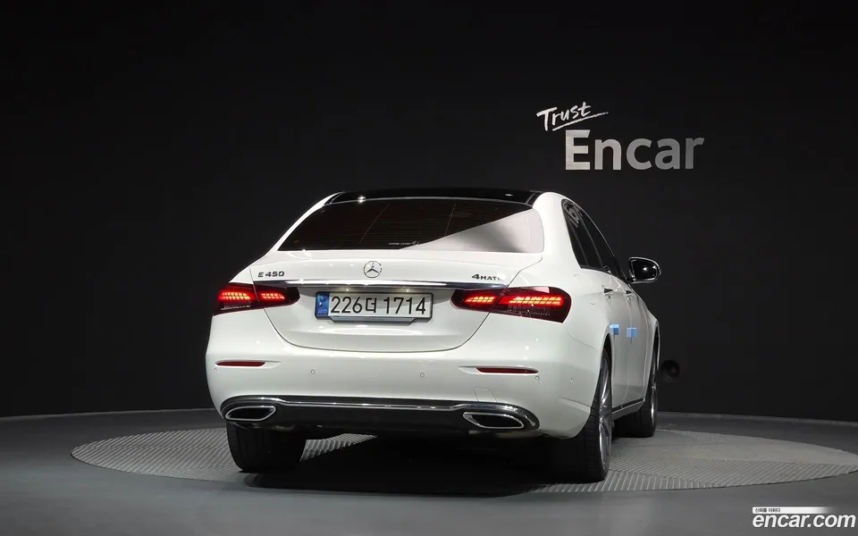 Mercedes-Benz E-Class E450 4MATIC 2023 — thumbnail 4