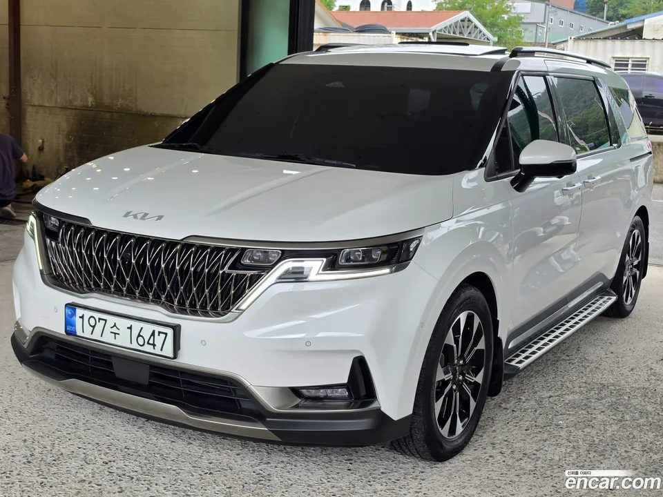 Kia Carnival 7 2023 — photo 1, buy with delivery to Moscow