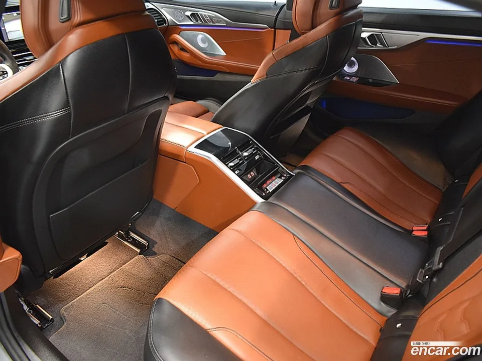 BMW 8 Series M850i xDrive 2023 — thumbnail 2