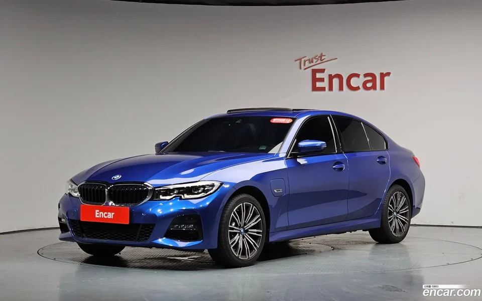 BMW 3 Series 320e M 2022 — photo 1, buy with delivery to Moscow
