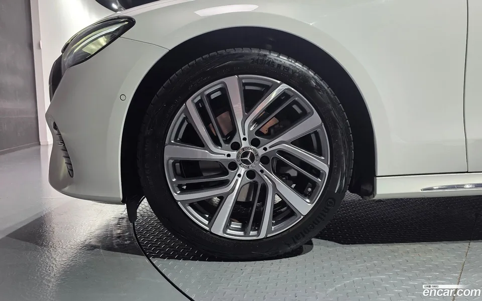 Mercedes-Benz E-Class E220d 4MATIC 2024 — thumbnail 2