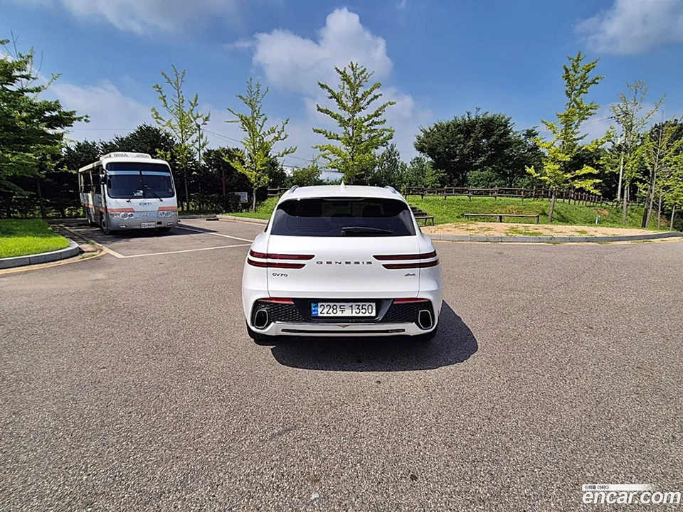 Genesis GV70 2.5T AWD 2023 — thumbnail 4