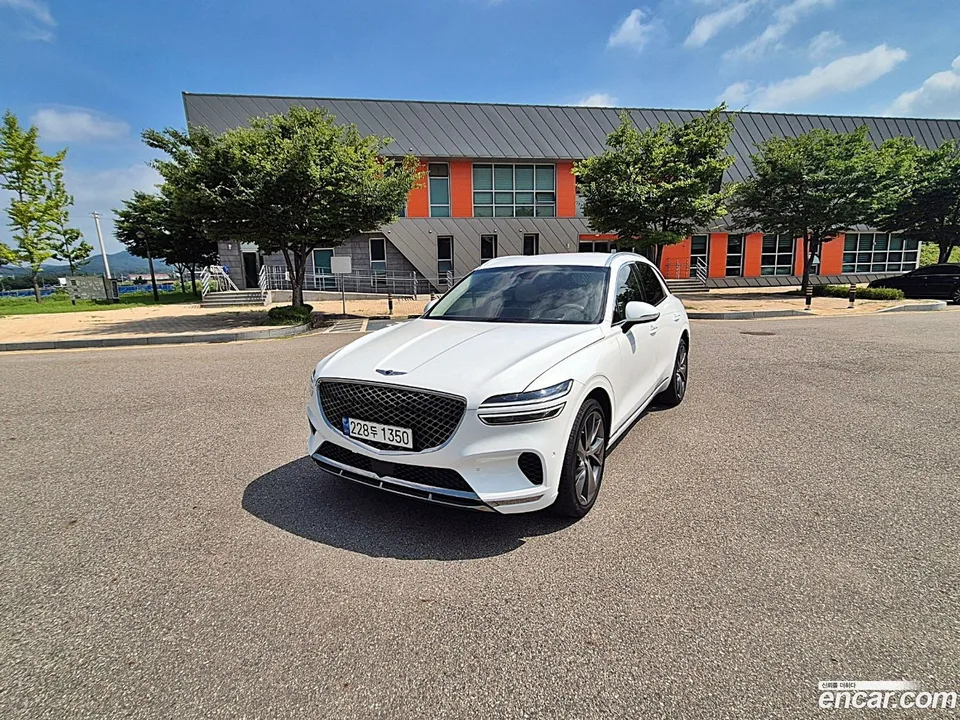 Genesis GV70 2.5T AWD 2023 — photo 1, buy with delivery to Moscow
