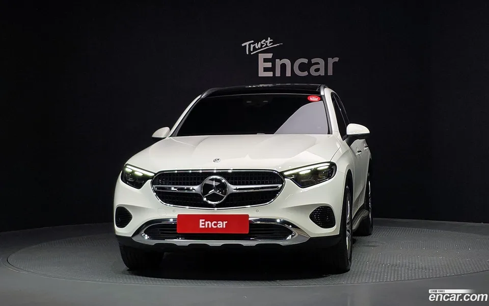 Mercedes-Benz GLC-Class GLC300 4MATIC 2025 — thumbnail 3