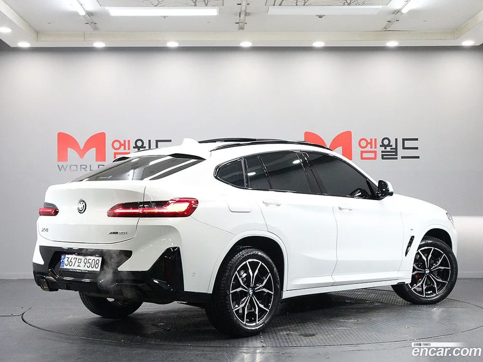 BMW X4 xDrive20i M 2023 — thumbnail 4