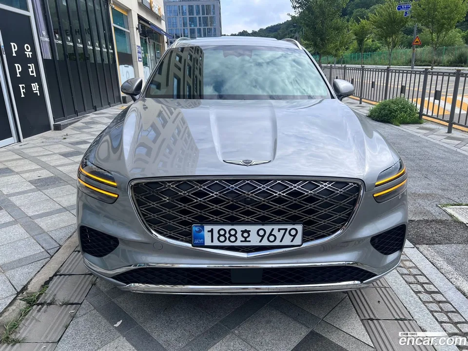 Genesis GV70 2.5T 2WD 2026 — photo 1, buy with delivery to Moscow