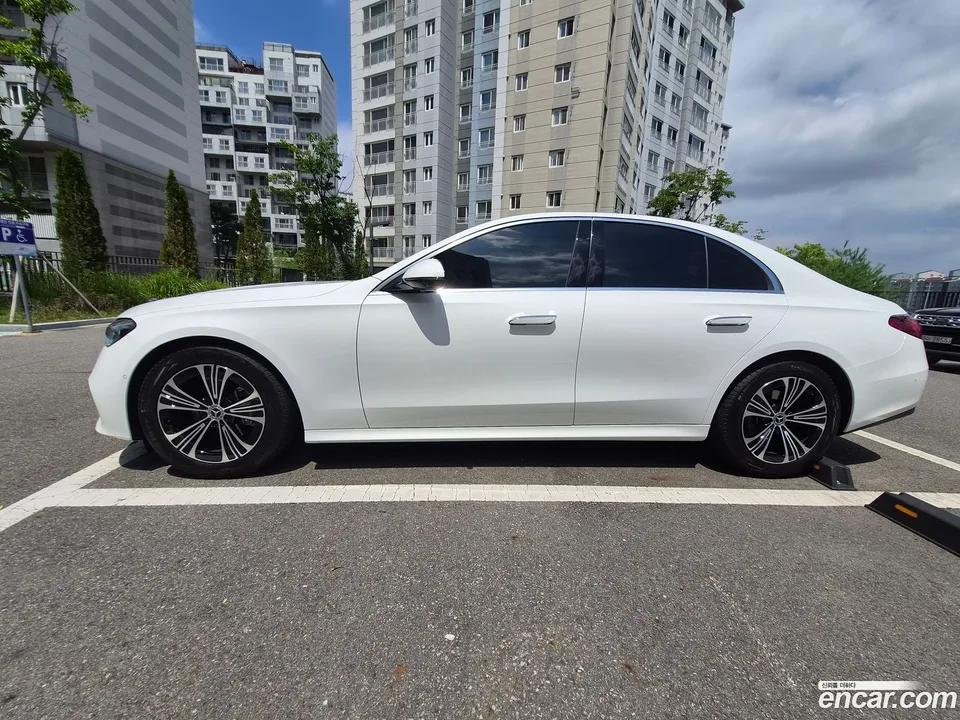 Mercedes-Benz E-Class E200 2025 — миниатюра 2