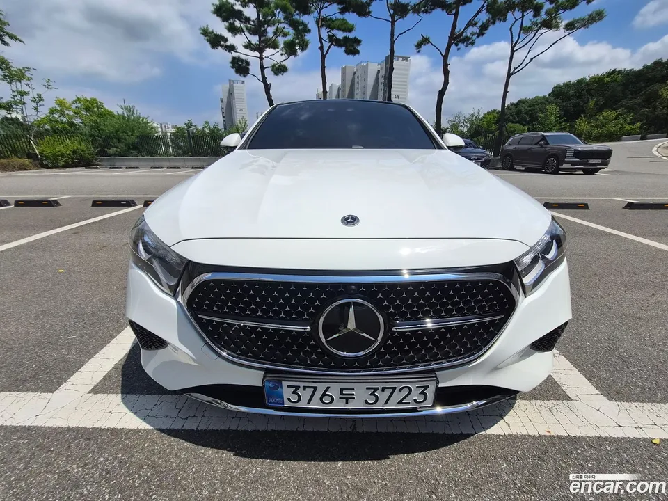 Mercedes-Benz E-Class E200 2025 — миниатюра 3