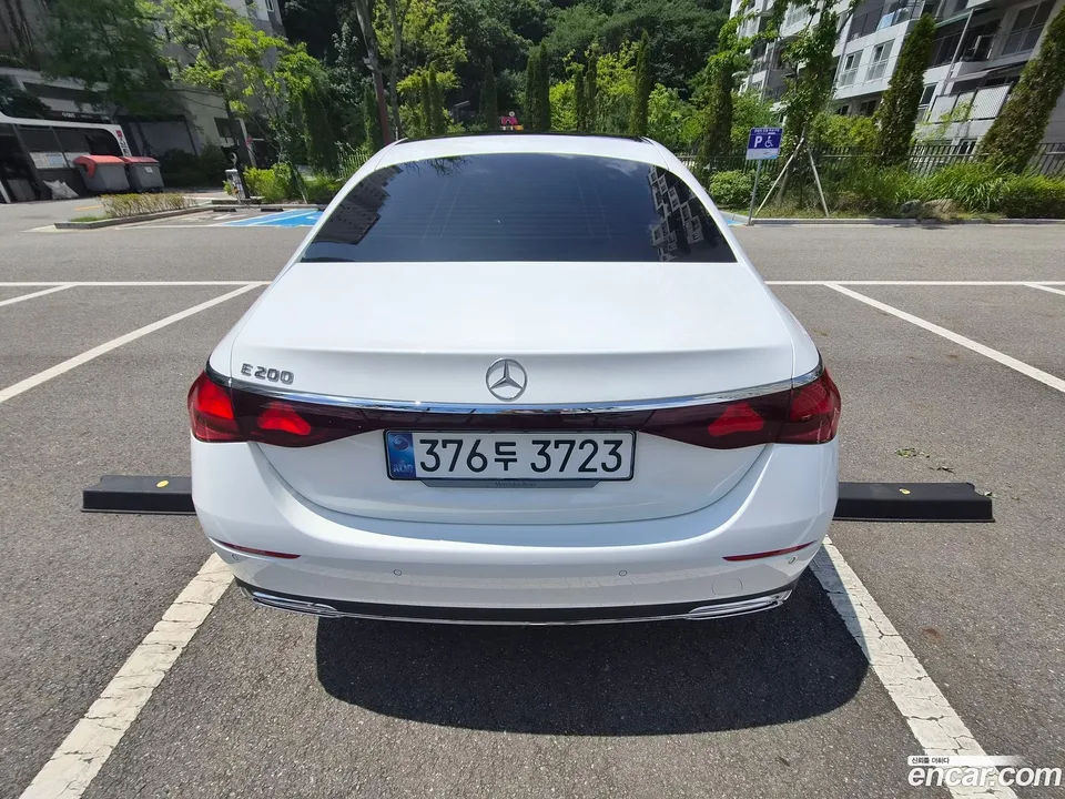 Mercedes-Benz E-Class E200 2025 — миниатюра 4