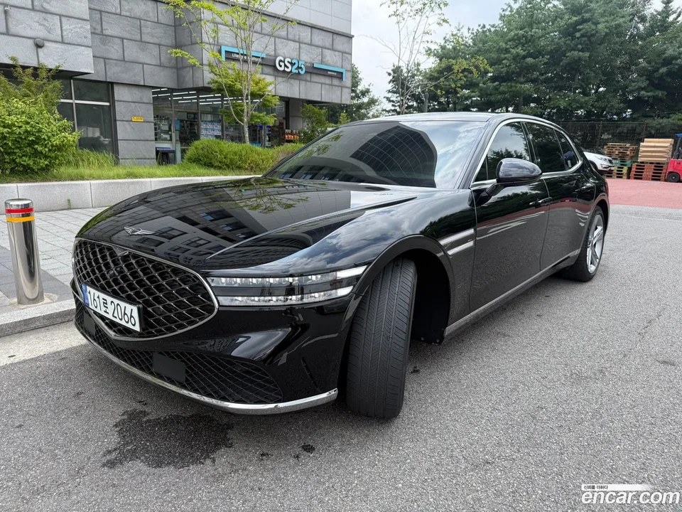 Genesis G90 3.5 AWD 2022 — photo 1, buy with delivery to Moscow