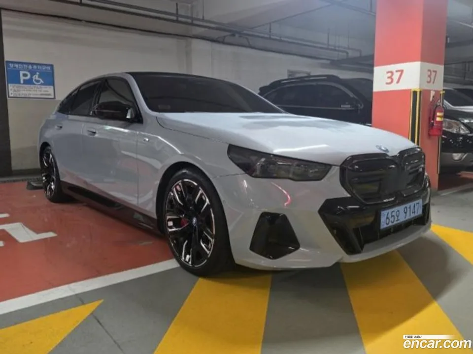 BMW i5 M60 xDrive 2024 — thumbnail 3