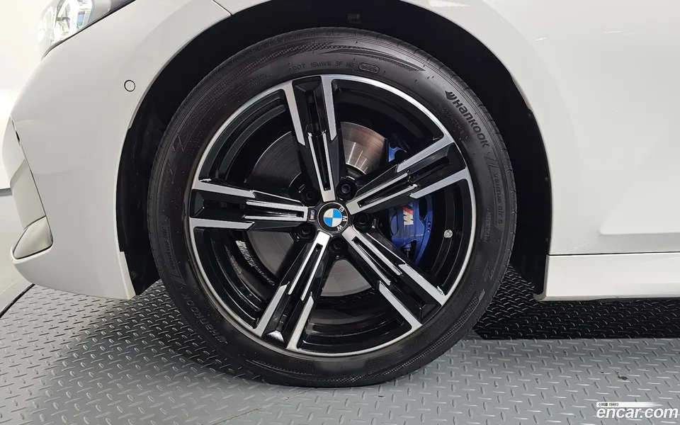 BMW 3 Series 320i M 2023 — thumbnail 2
