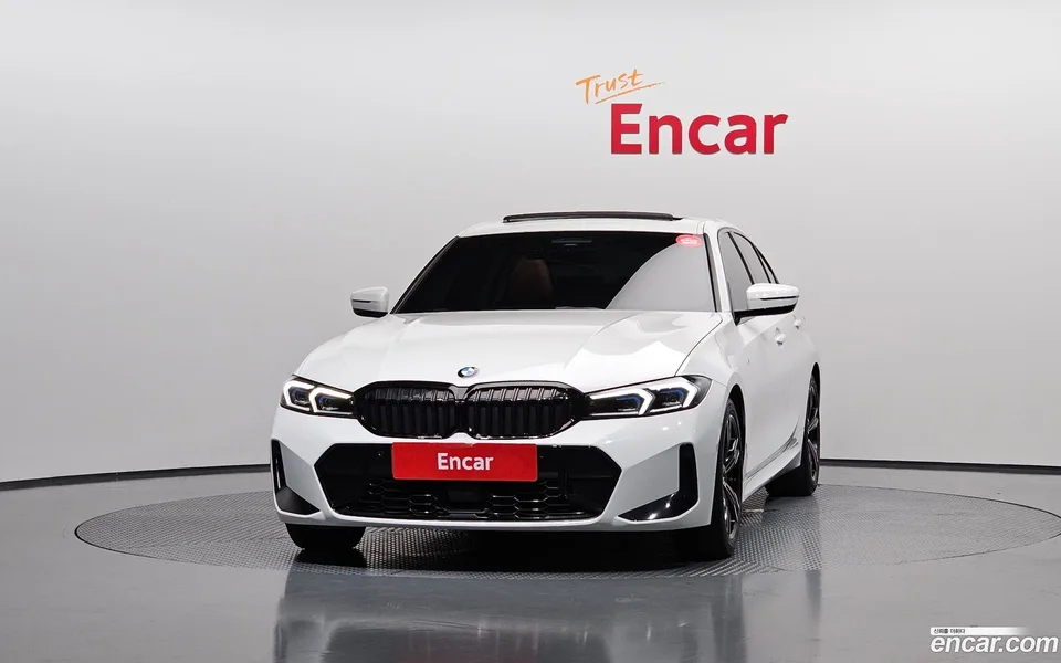 BMW 3 Series 320i M 2023 — thumbnail 3