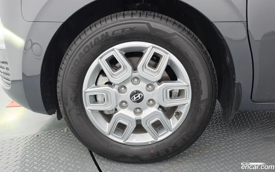 Hyundai Staria 3 2025 — thumbnail 2