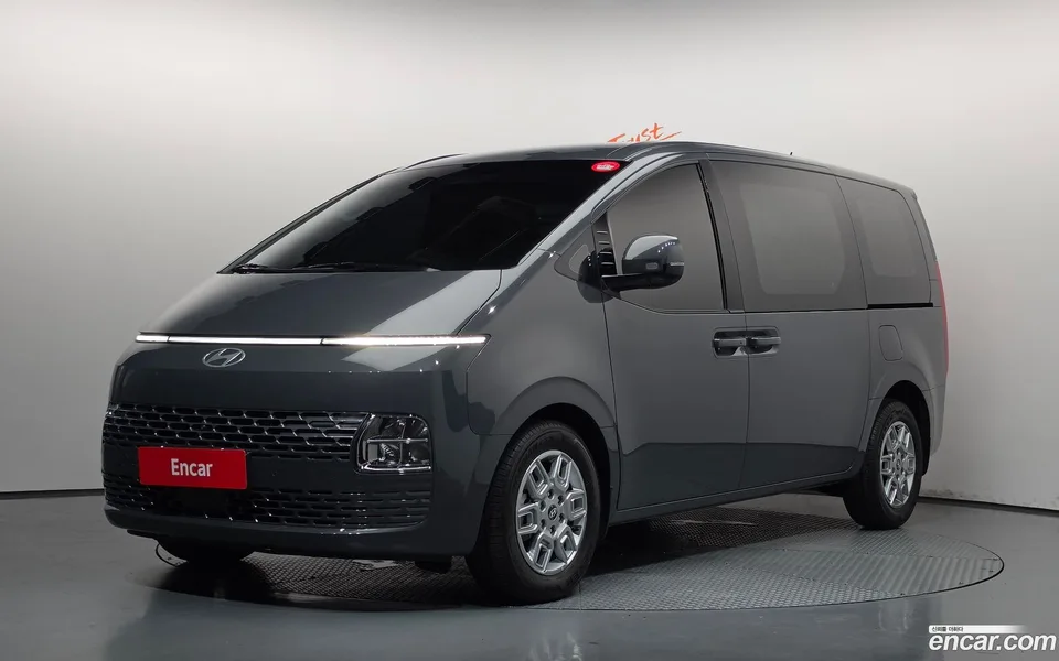 Hyundai Staria 3 2025 — photo 1, buy with delivery to Moscow