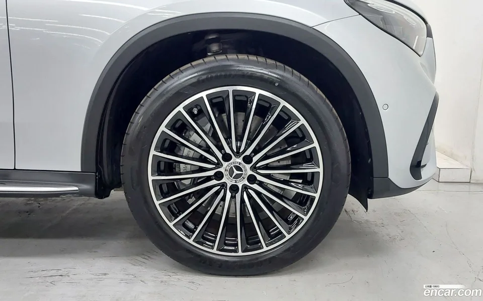 Mercedes-Benz GLC-Class GLC300 4MATIC AMG Line 2024 — thumbnail 2