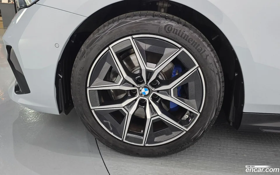 BMW 5 Series 520i M 2026 — thumbnail 2