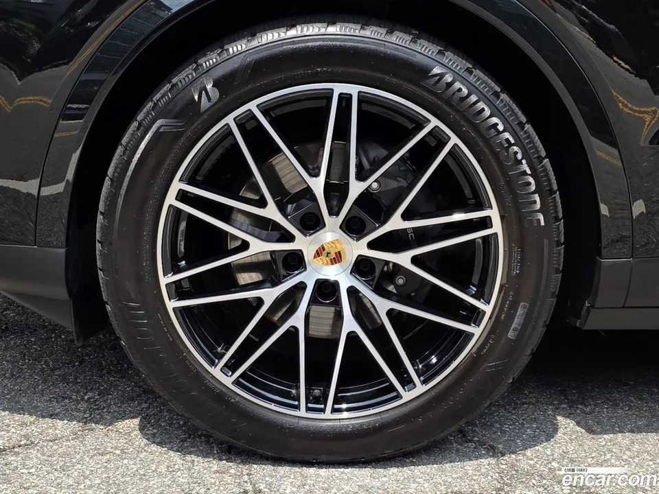 Porsche Cayenne 3.0 2023 — thumbnail 2